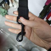 dettaglio del moschettone del guinzaglio rex colore nero