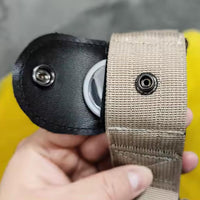 dettaglio del taschino del collare in nylon Rex color beige