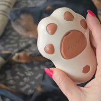 Adatta a pelo corto e lungo, la spazzola Pawvella Paw è versatile