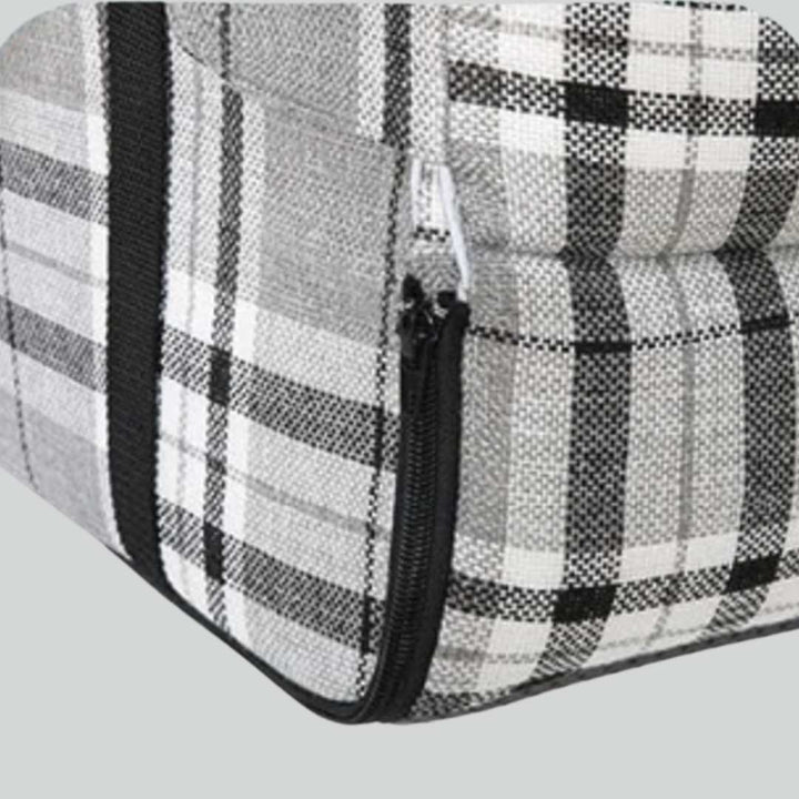 Dettaglio zip laterale del trasportino per cani, design sfoderabile e lavabile per una pulizia facile